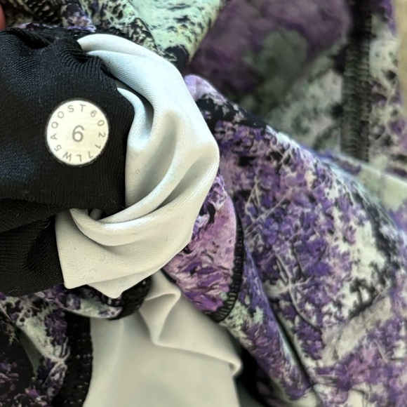 Lululemon size 6 - Picture 3 of 3